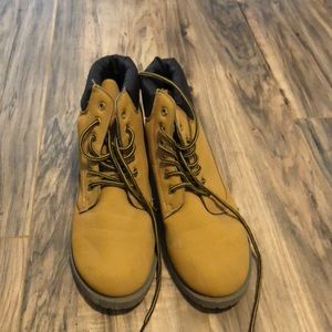 Combat boots (not timbs)